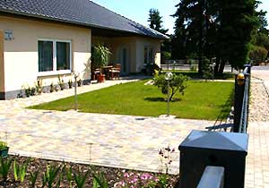 Wohnhaus mit Aussenanlagen
